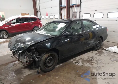 2005 Toyota Camry Le z USA, uszkodzony, nr VIN 4T1BE32K05U035207